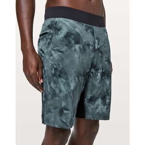 Lululemon T.H.E. Short Linerless 9" Updated
Diamond Dye Blue Charcoal Medium